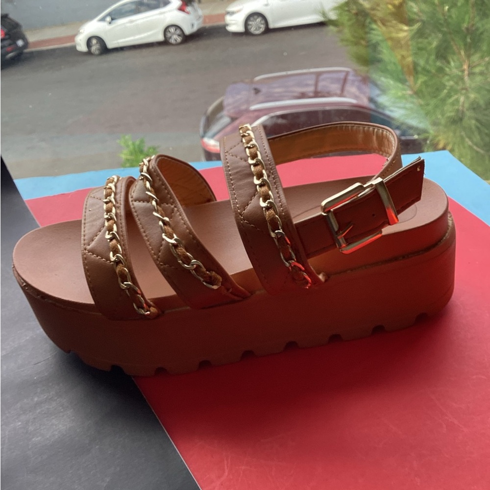 NWOT  nude wedge platform